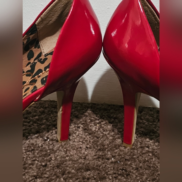 Jessica Simpson Sexy Red Heels - Picture 9 of 10